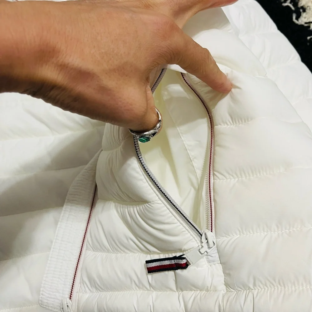 Like New Women Size Small Tommy Hilfiger Packable Hooded Puffer Jacket In white - Picture 14 of 16